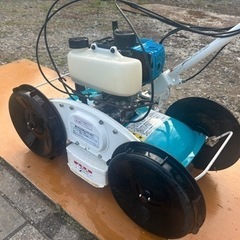 クボタ　スパイダーモア GC-K300 多用途草刈機 畦 傾斜斜面 法面　軽量　スイング式　4WD フリーナイフ　ハンドル回上下左右転　簡易実演動画ありの画像