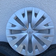 ヤリスHV純正タイヤホイールセット　ホイール
カバー付きの画像