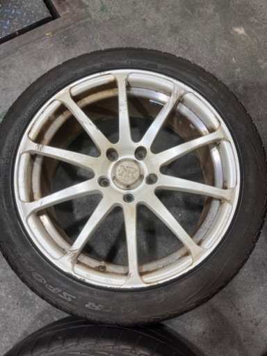 車のパーツ タイヤ、ホイール