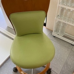 カリモク　キャスター チェア