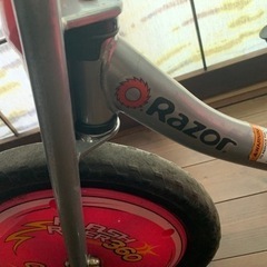 レーザー フラッシュライダー 三輪車 スパーク機能付 Razor FlashRider 360の画像