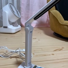 【取引先決定】LEDデスクライト　無段階調光付き