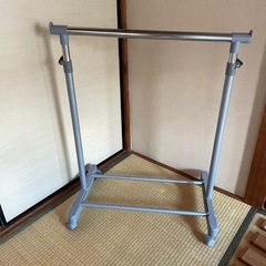 【無料】ハンガーラック差し上げます