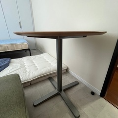 IKEA ビルスタ　BILLSTA　丸テーブルの画像