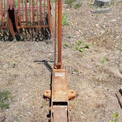 彌栄工業　フロアジャッキ