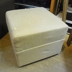 セール中につき、通常特価3,278円より４０％引きの1,966円!　布張り　オットマン　スツール　ソファ　チェア　足置きの画像
