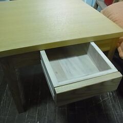 セール中につき、通常特価4,928円より半額の2,464円!　木製　センターテーブル　引き出し付き　ローテーブル　座卓　リビングテーブル　四角　正方形　ミニテーブル　無印風の画像