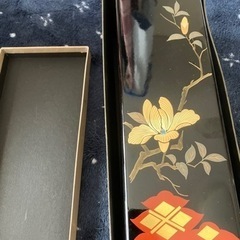 　漆塗りの花瓶　　