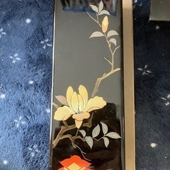 　漆塗りの花瓶　　の画像