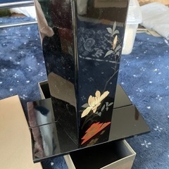 　漆塗りの花瓶　　の画像