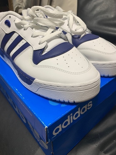adidas28cmスニーカー