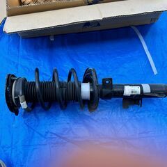 【ジャンク】プレマシー　右フロントストラット　中古の画像