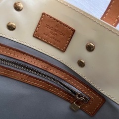 【値下げ】15,000→12,000【正規品・破損無し】LOUIS VUITTON ルイヴィトン ヴェルニ リードPM ホワイト の画像