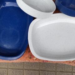 キャンプ用食器、飯ごう、洗い桶の画像