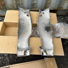 いすゞトラック・4トン320フォワードメッキコーナーパネル未使用右左の画像