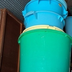 大きなバケツ「500円より」の画像