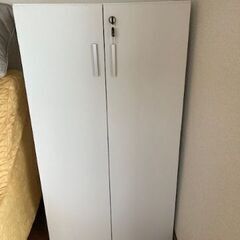 収納ケース　鍵付き　白　w109ｘｂ37ｘｈ108.4