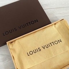 【正規品・美品1回のみ使用】(箱と鞄袋付き)LOUIS VUITTON ルイヴィトン ヴェルニ レキシントン アクセサリーポーチ パーティー 結婚式などの画像