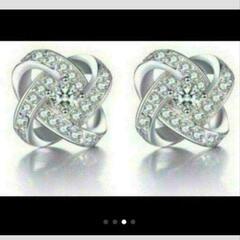 j←←←m10-17  刻印/ブリリアントゴージャスフラワーピアスの画像