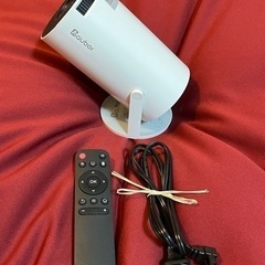 【お取引き中】aubor プロジェクター HY300
