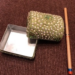 小物入れ　光が当たるとキラキラして綺麗🌟　グリーンの画像
