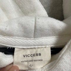 フード付きパーカーの画像