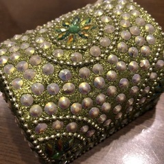 小物入れ　光が当たるとキラキラして綺麗🌟　グリーンの画像