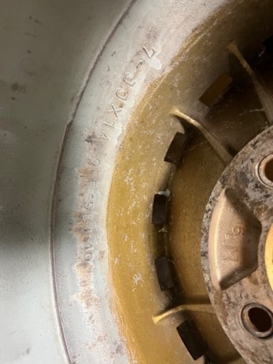 車のパーツ タイヤ、ホイール