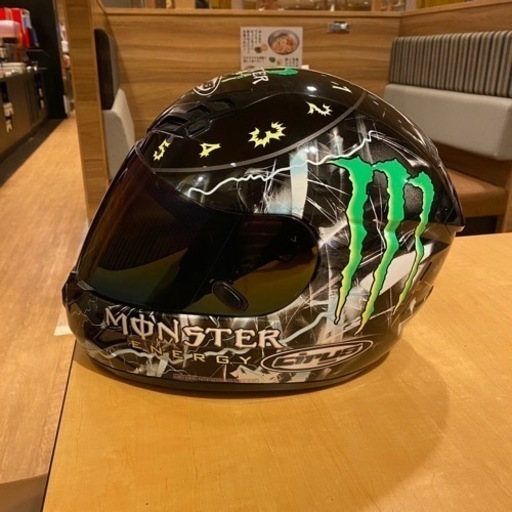 美品ヘルメット・モンスター