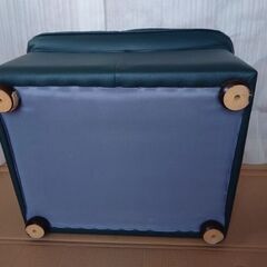 革製　スツールの画像