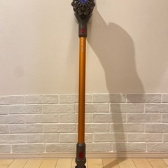  Dyson　v8fluffy コードレス掃除機
