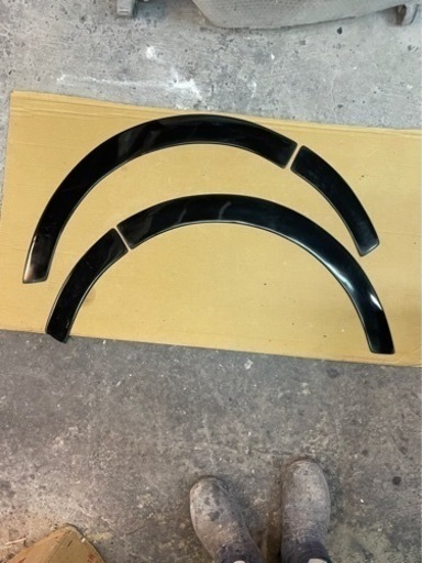 ハイエース200系　ダウンルック　オーバーフェンダー　FRP製　黒ゲル仕上げ