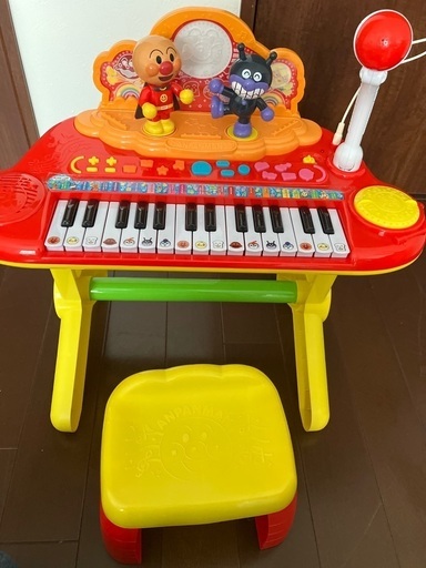 （お取引中）アンパンマンキーボードマイク、椅子付き
