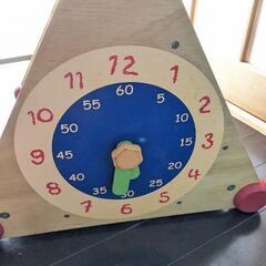 木製玩具　おもちゃ　時計　アルファベット　知育玩具の画像