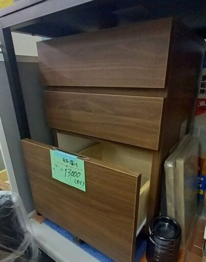 中古キャスター付きワゴン　￥3,000