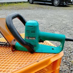 【取りに来られる方限定】　植木バリカン　ヘッジトリマー　マキタ　...