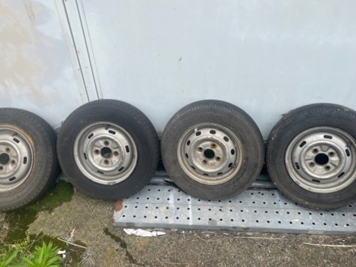 車のパーツ タイヤ、ホイール