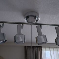 シーリングライト　LEDも使えます　百円で。