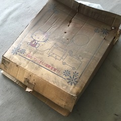 【半額に値下げ】ハローキティ　ベビーテーブル(ベビーウォーカー)の画像