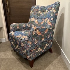 ウィリアムモリス　いちご泥棒1人がけソファの画像