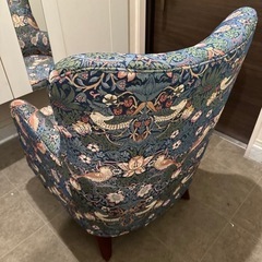 ウィリアムモリス　いちご泥棒1人がけソファの画像