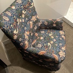 ウィリアムモリス　いちご泥棒1人がけソファの画像