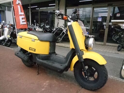 NO.5052　ＶＯＸ（ヴォックス）　水冷４サイクルエンジン　ＦＩ車　イエロー　☆彡