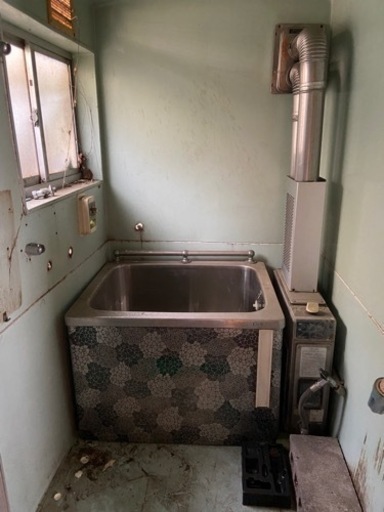 ステンレス浴槽とその他の付属品