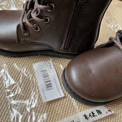 新品アーバンチェリーのブーツ17㎝の画像