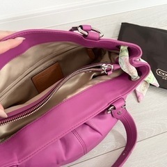 【値下げ】2,500→1,500【正規品・美品・鞄袋付き】 COACH カイラトートバッグ 多収納機能 A4サイズ収納可 スカーフ付きの画像