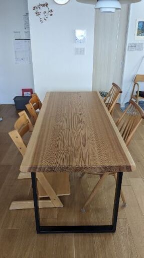 一枚板のダイニングテーブル