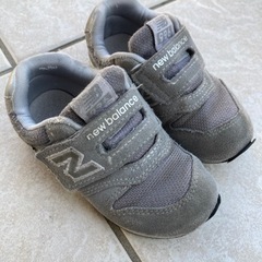 ニューバランス 14.5センチ グレーの画像