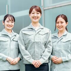 沖縄市桃原　クリーニング工場にて洗濯作業