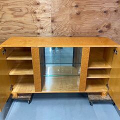 IDC大塚家具　バーズアイメープル　スプレンダー　サイドボード　リビングボード　照明付き　飾り棚　キャビネット　49の画像